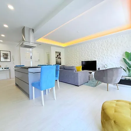 Apartment Center With Sea Views & Free Parking By Your Key Madeira *