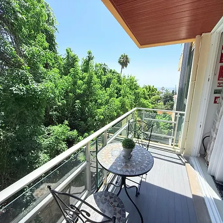 Apartment Center With Sea Views & Free Parking By Your Key Madeira Funchal (Madeira)