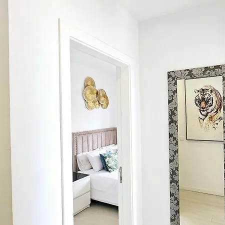 Center With Sea Views & Free Parking By Your Key Madeira Apartment Funchal (Madeira)