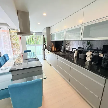 Center With Sea Views & Free Parking By Your Key Madeira *
