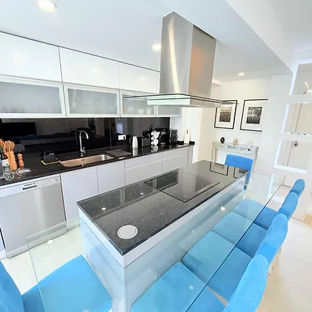 Center With Sea Views & Free Parking By Your Key Madeira * Funchal (Madeira)