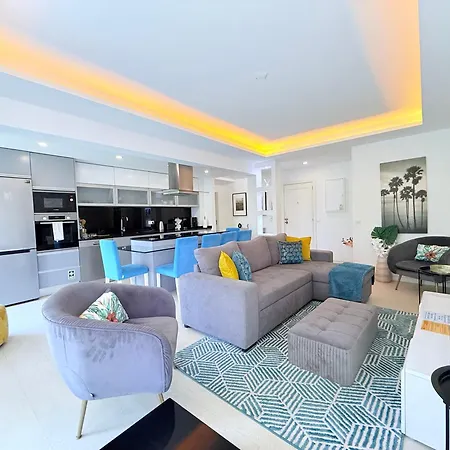 Center With Sea Views & Free Parking By Your Key Madeira Apartment *