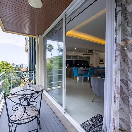 Center With Sea Views & Free Parking By Your Key Madeira Apartment Funchal (Madeira)