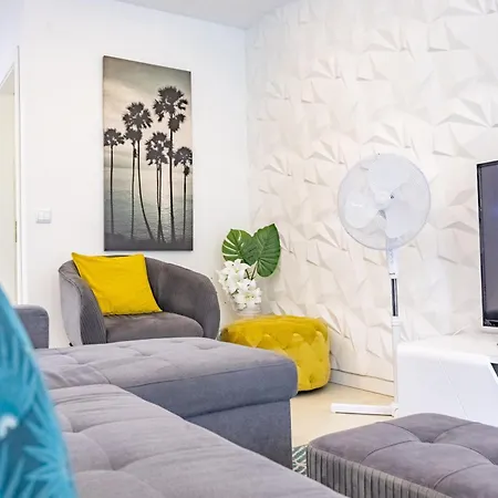 Center With Sea Views & Free Parking By Your Key Madeira Apartment *