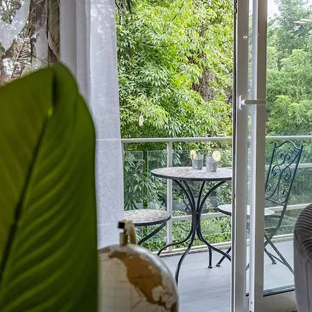 Center With Sea Views & Free Parking By Your Key Madeira Apartment