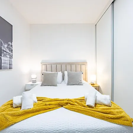 Center With Sea Views & Free Parking By Your Key Madeira Apartment *