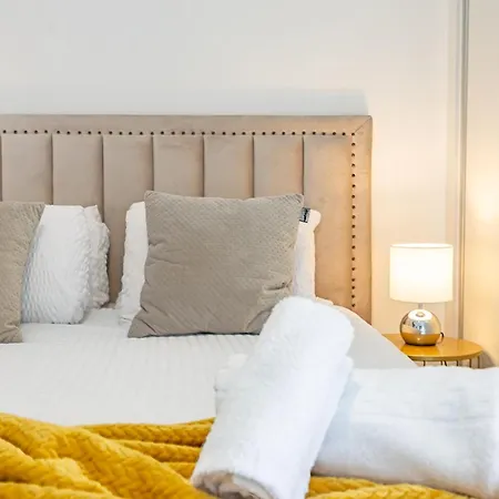 Center With Sea Views & Free Parking By Your Key Madeira Apartment
