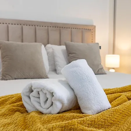 Center With Sea Views & Free Parking By Your Key Madeira Apartment *