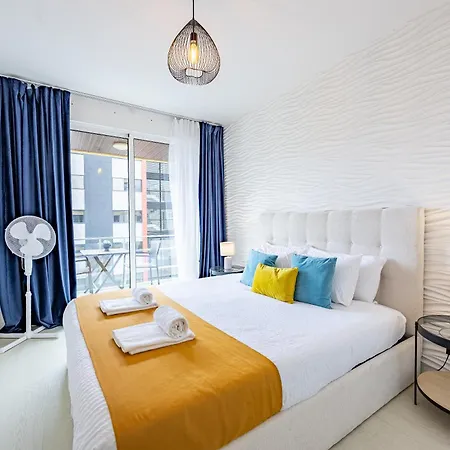 Center With Sea Views & Free Parking By Your Key Madeira